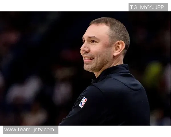 阿德尔曼强调球队中锋短缺需全力以赴不抱怨的决心与态度