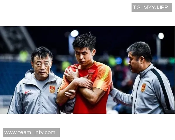 国安上半场伤情影响换人决策冯博轩替换张玉宁出战调整阵容