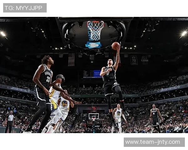 小迈克尔波特半场表现平平三分球命中率低迷仅得9分3板5助