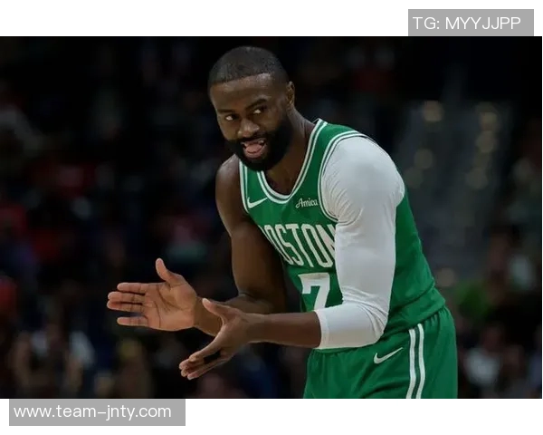 杰伦布朗高效表现20投12中砍下30分13篮板三分球命中率惊人 杰伦布朗高效表现20投12中砍下30分13篮板三分球命中率惊人